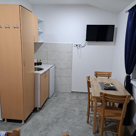 Libero Apartmani Surčin Esterno foto