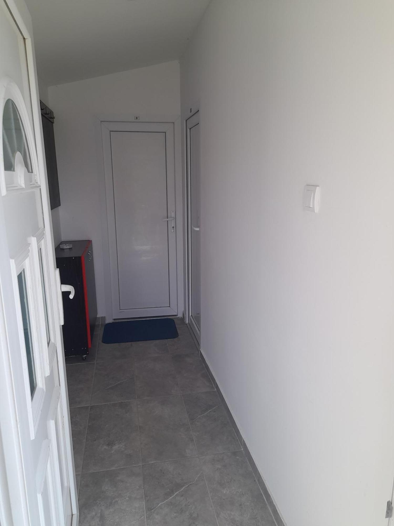 Libero Apartmani Surčin Esterno foto
