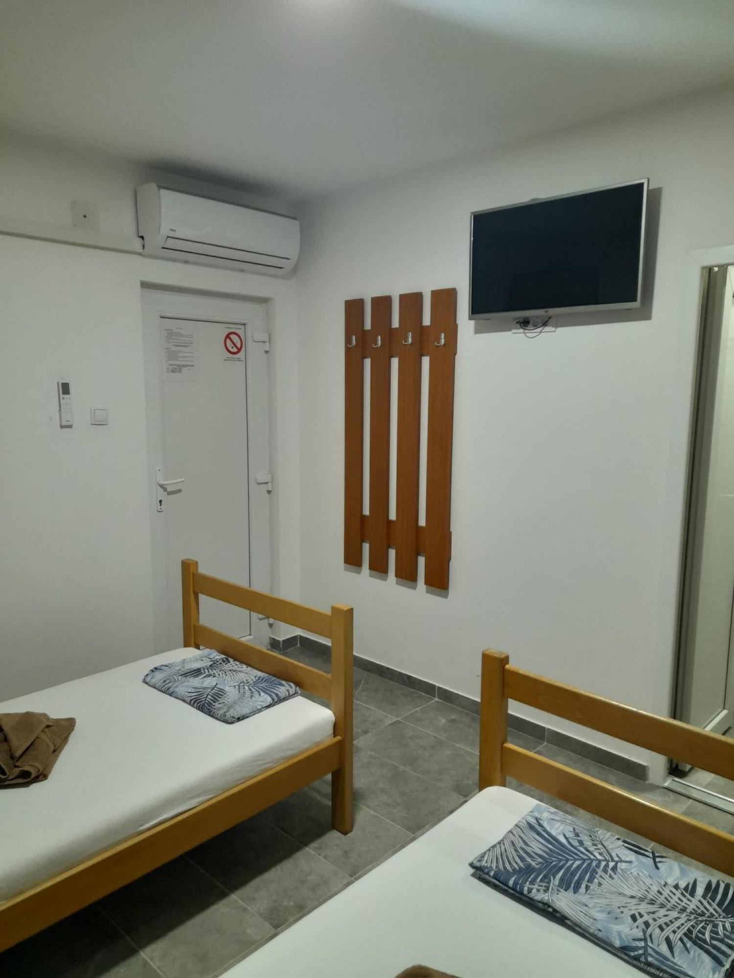 Libero Apartmani Surčin Esterno foto