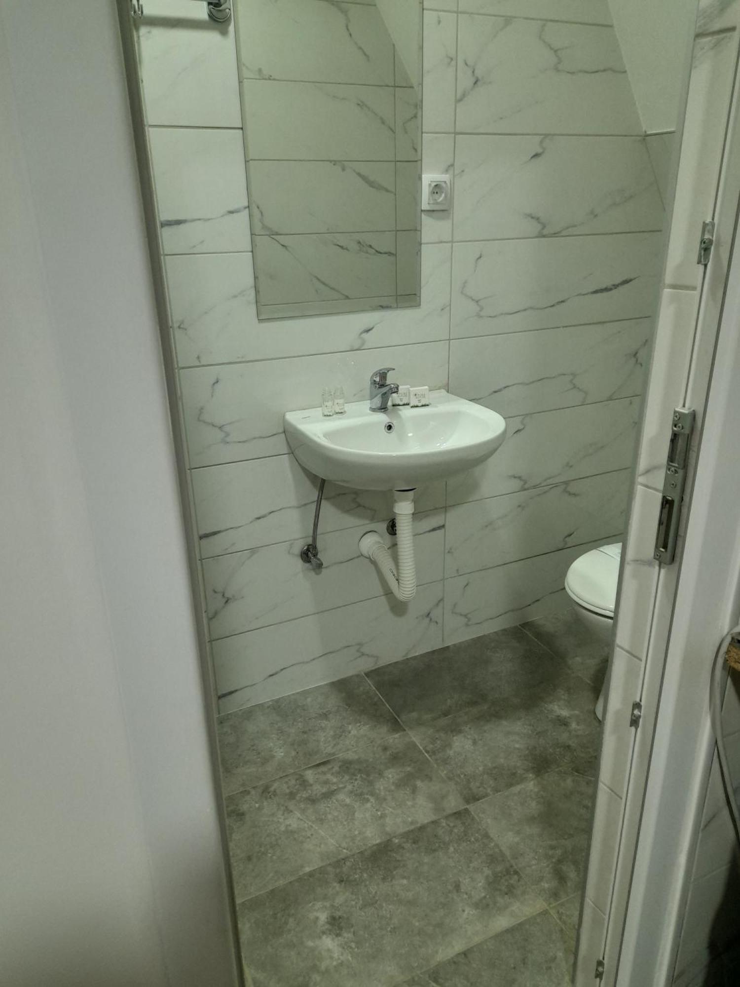 Libero Apartmani Surčin Esterno foto