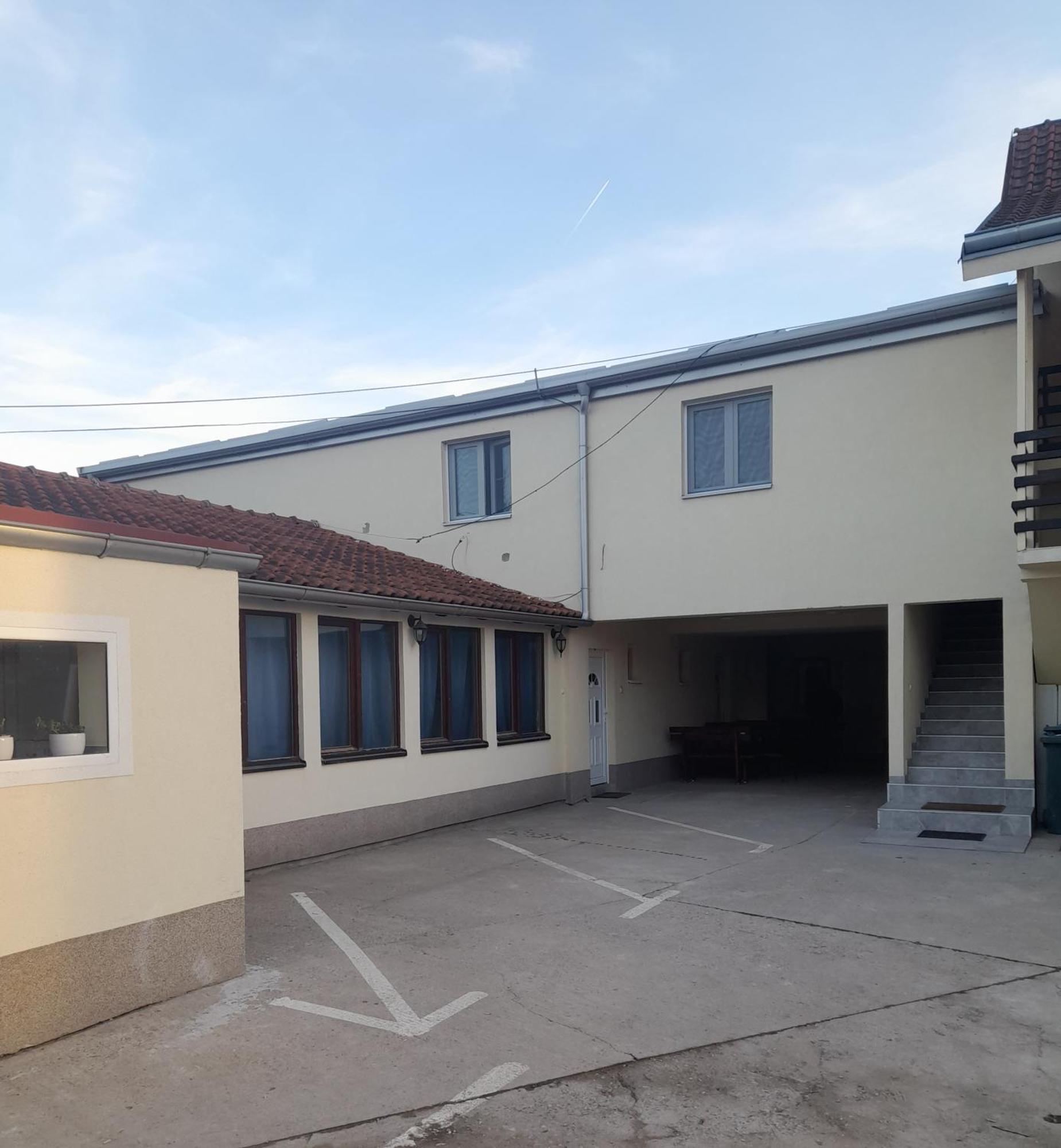 Libero Apartmani Surčin Esterno foto