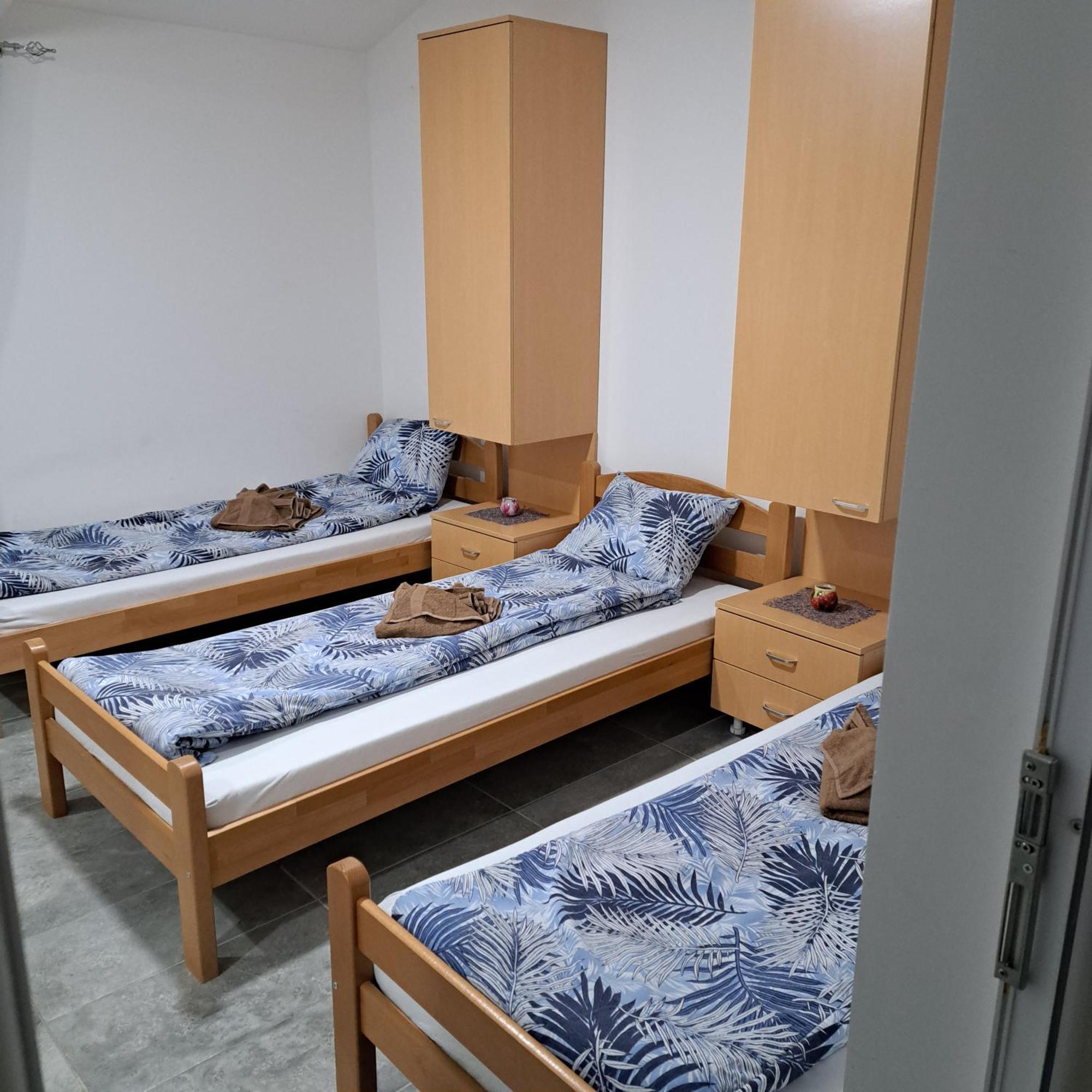 Libero Apartmani Surčin Esterno foto