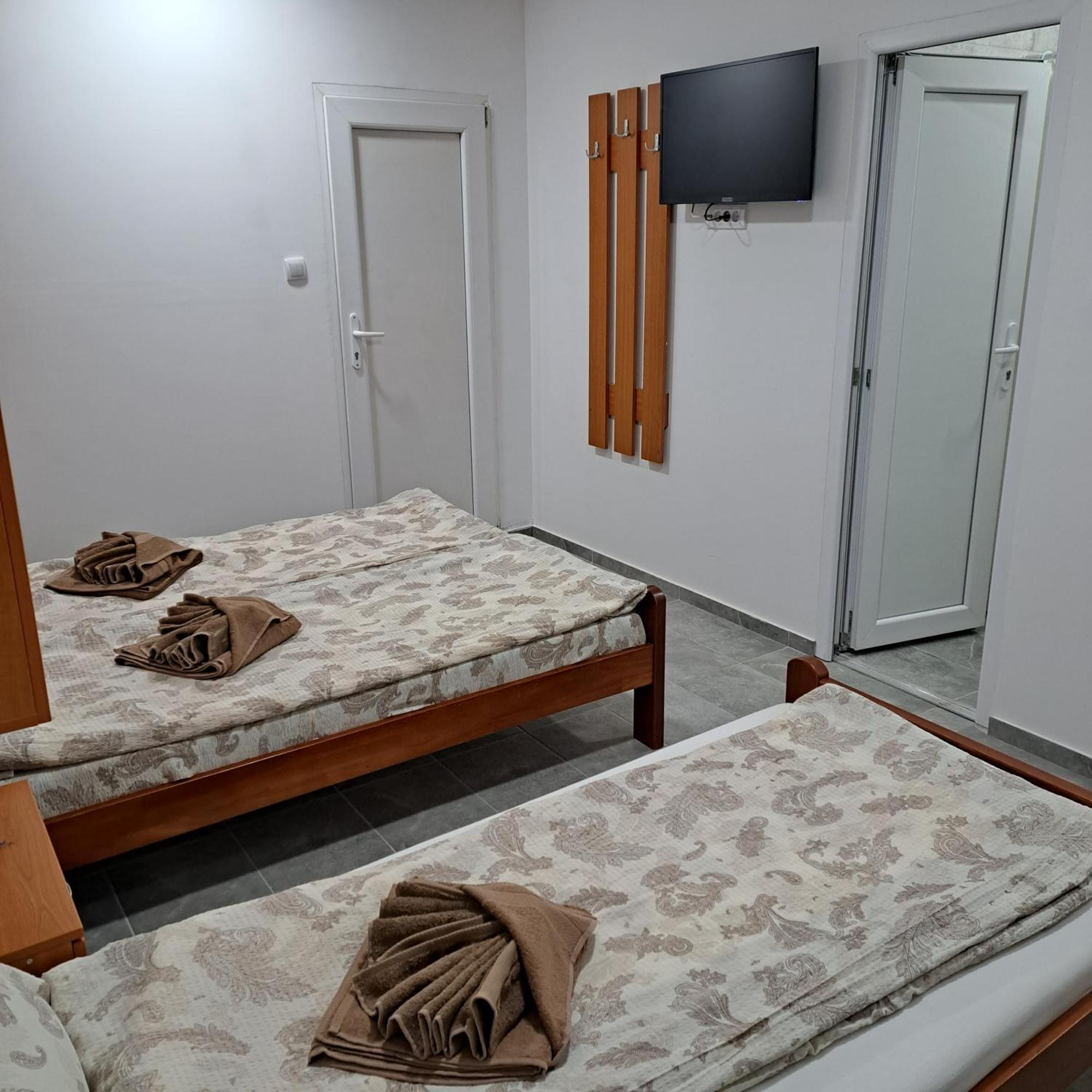 Libero Apartmani Surčin Esterno foto