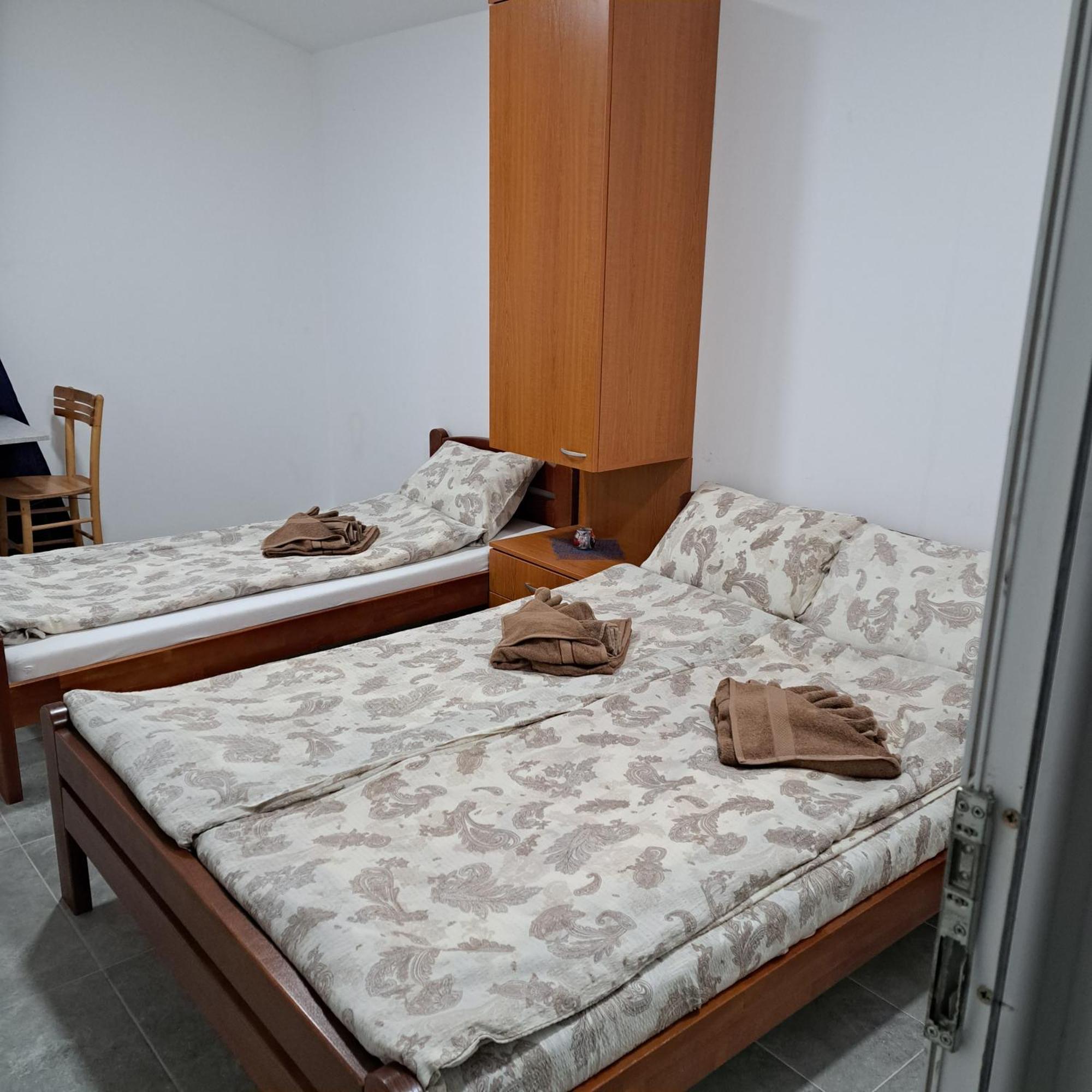 Libero Apartmani Surčin Esterno foto