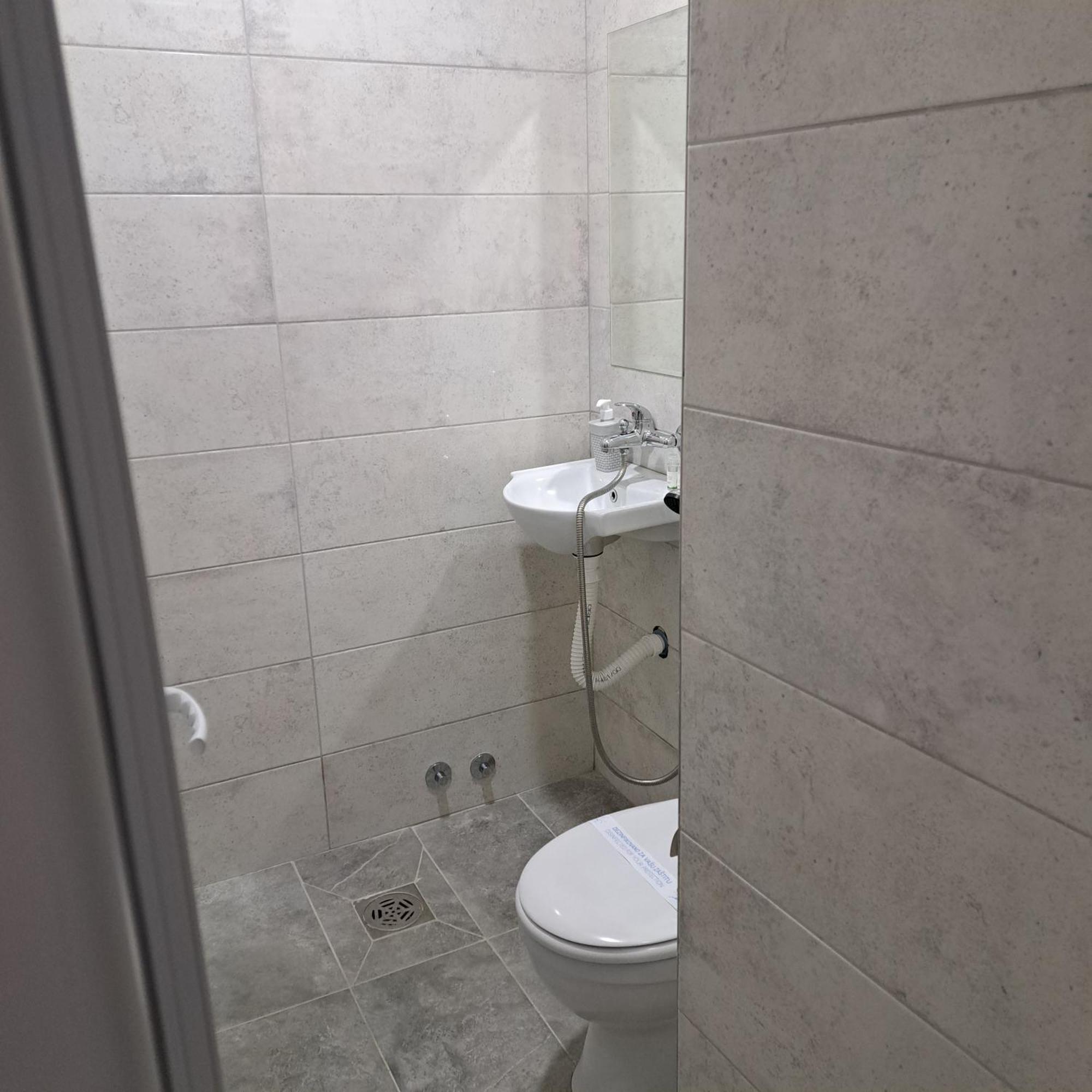 Libero Apartmani Surčin Esterno foto