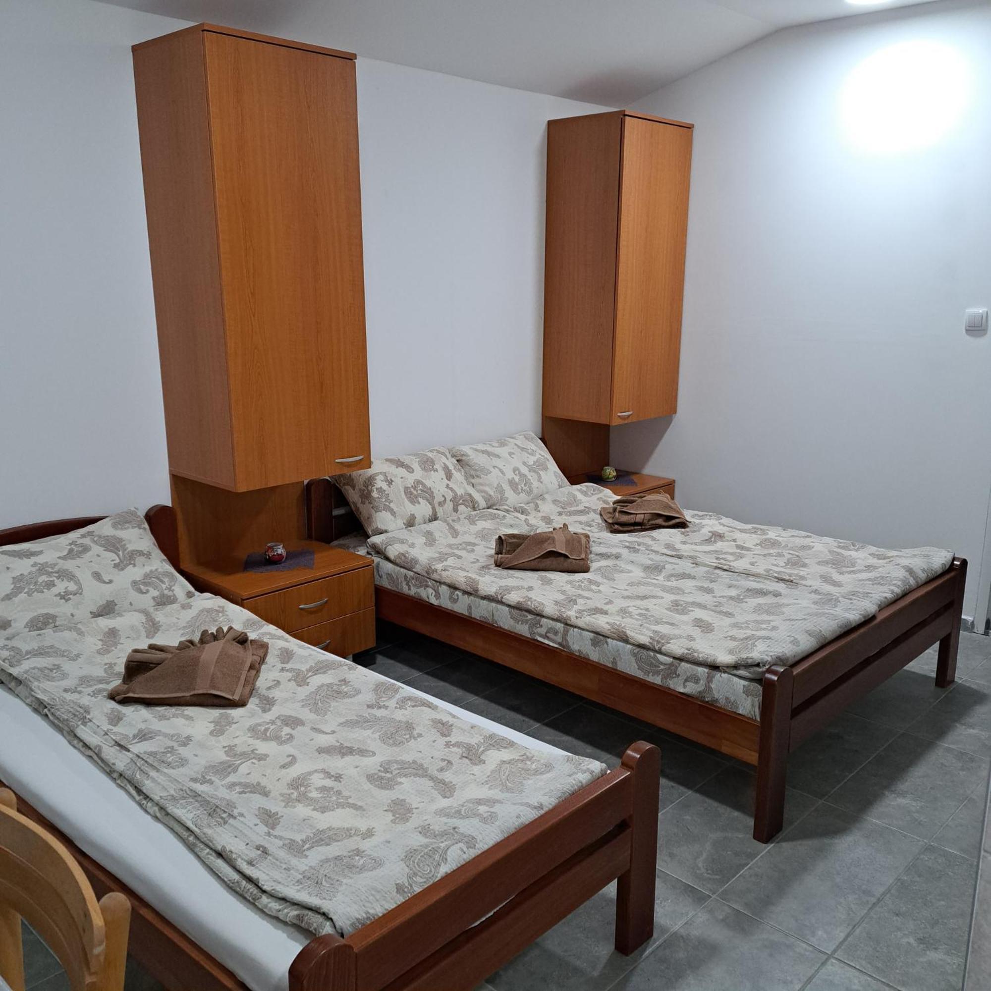 Libero Apartmani Surčin Esterno foto